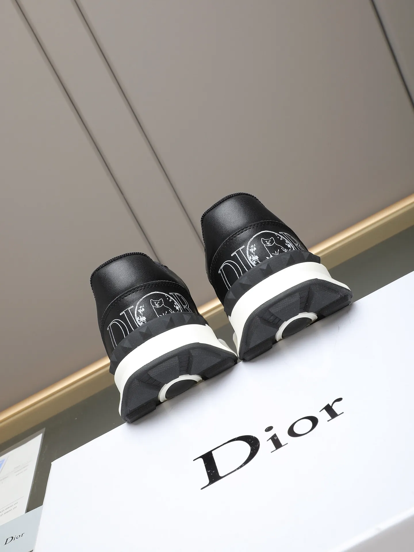 🆕🆕🆕Men's Shoes💰P440 Dior's avant-garde and versatile fashionable men's shoes are privately modeled, calfskin stitched with Dior's special waterproof fabric, fashionable, simple, stylish, eye-catching and classy. It will subvert old ideas and be a must-have for fashionistas who want to spend time with you! Must keep it for yourself! High and comfortable but low, high-end quality workmanship. Code number: 38-44 (45 customized) 4 colors for your choice [kiss][kiss][kiss]